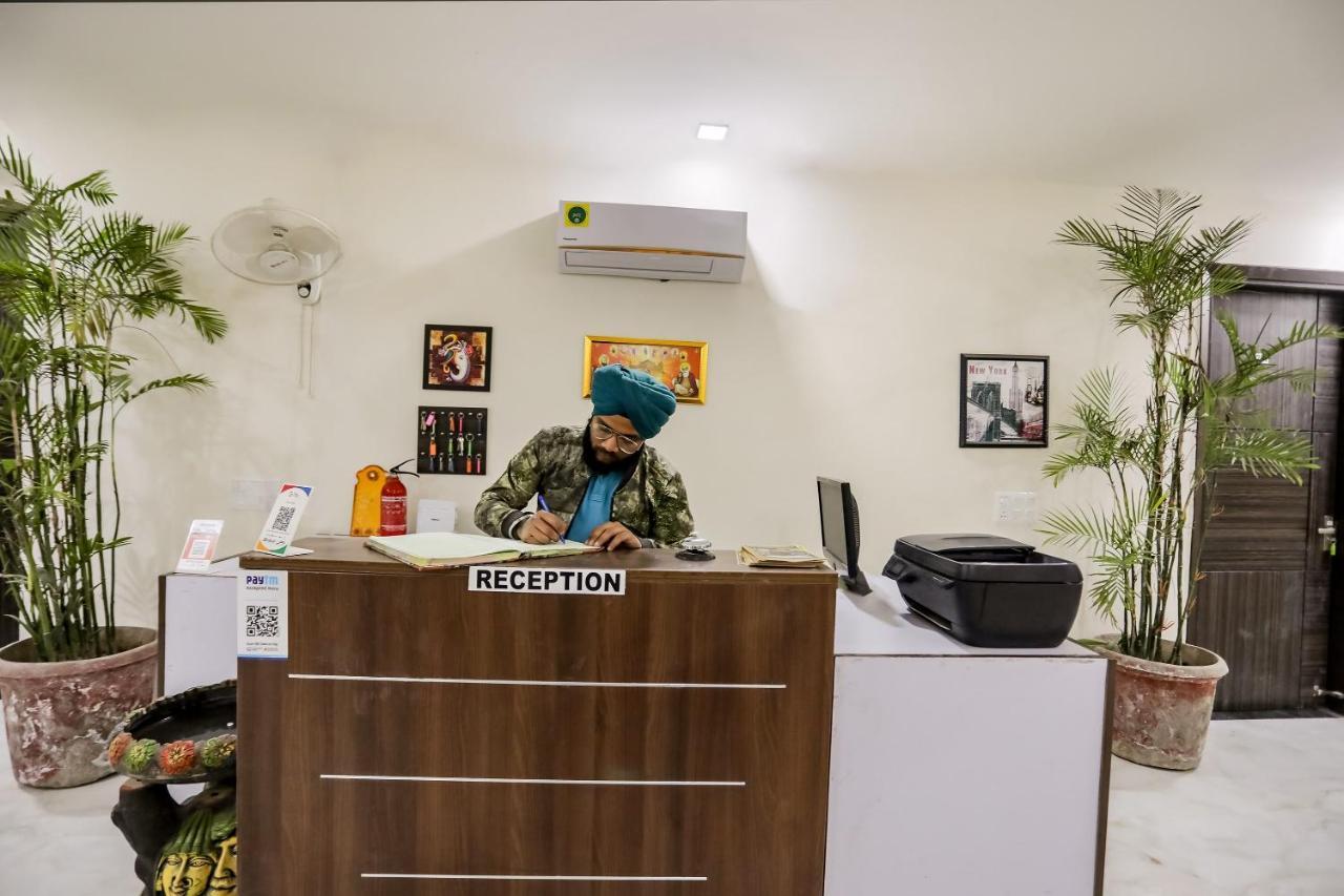 Oyo 65118 Hotel Vatika Gurgaon Zewnętrze zdjęcie